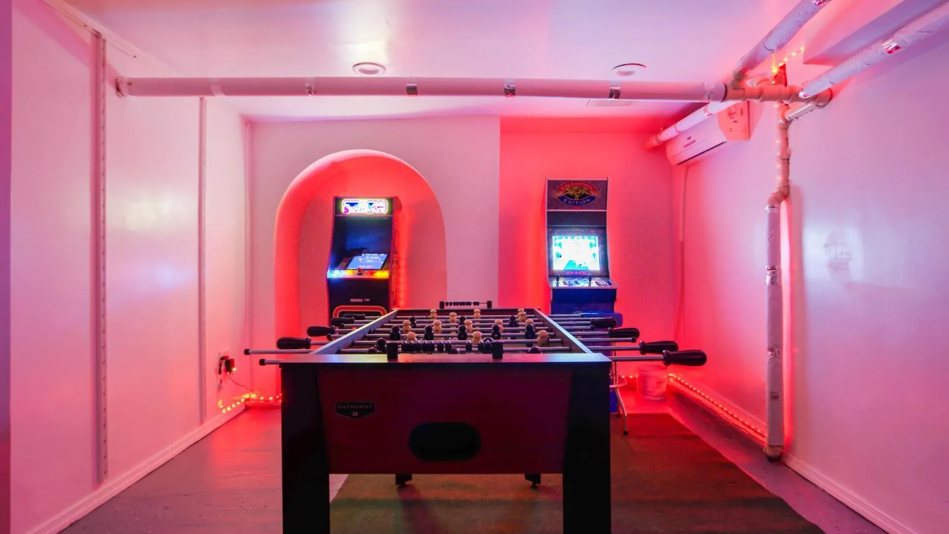 3Br Nyc Brownstone Game Room Backyard Patio New York